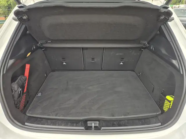 Mercedes-Benz Gla view 12