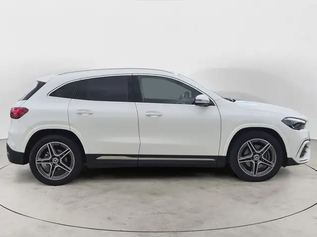 Mercedes-Benz Gla view 5