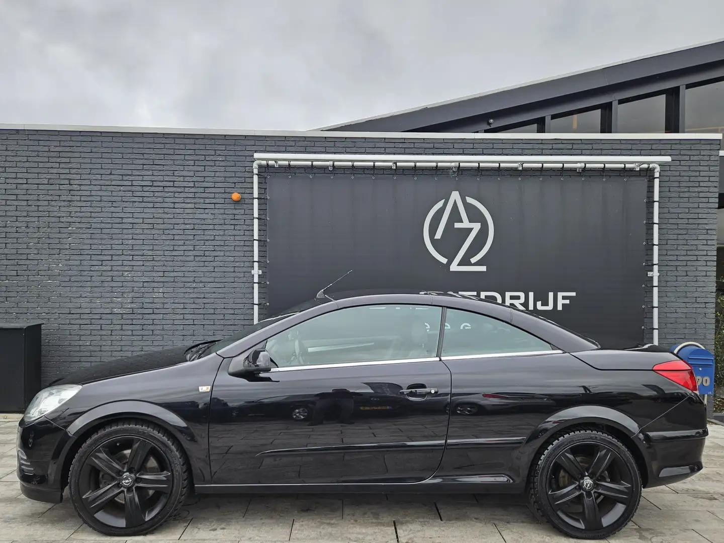 Opel Astra TwinTop 1.9 CDTi Cosmo *Diesel*Cabrio Zwart - 1