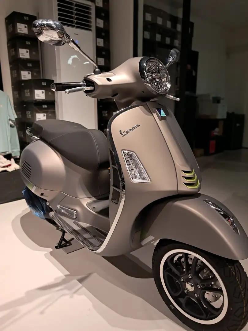 Vespa GTS Super Tech 310 Grigio - 1