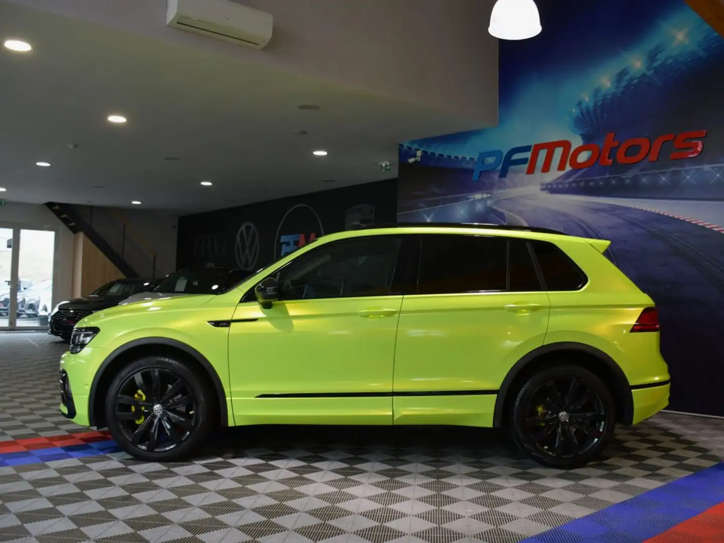 Volkswagen Tiguan R-Line 2.0 TDI 190 DSG 4Motion GPS Virtual Dynaudio ACC DCC Caméra Vebasto To Car Play JA 20 Covering Jaune Fluo Jaune - 2