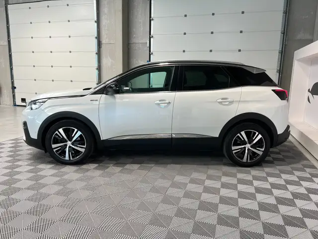 Peugeot 3008 view 4