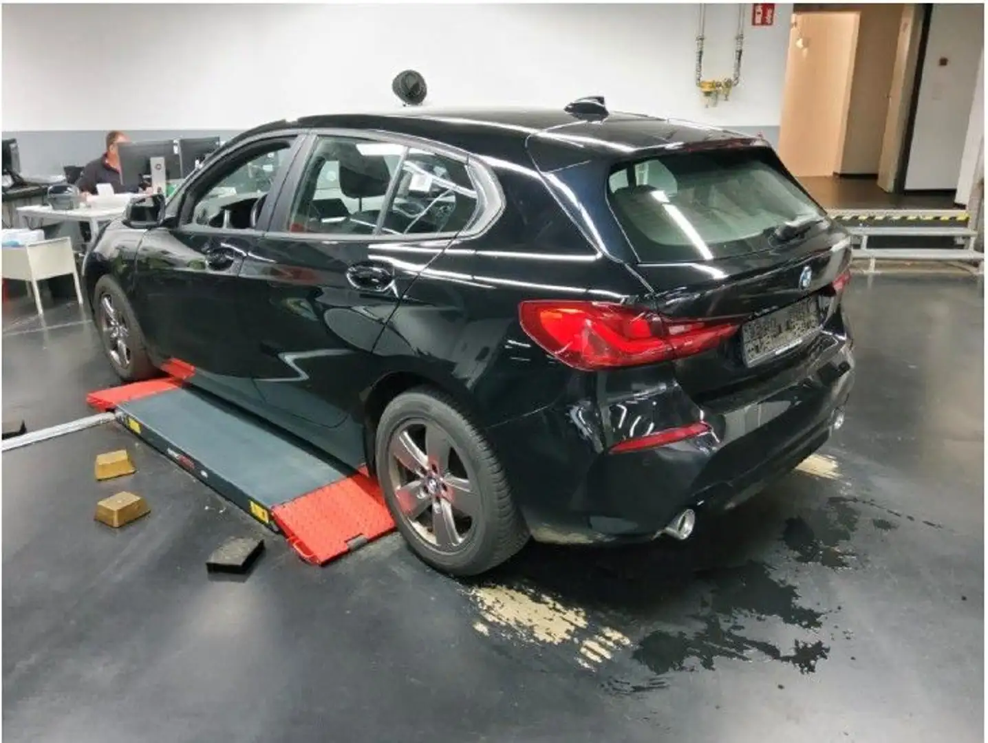 BMW 118 d (F40) Advantage*LED*PDC*Sitzheizung*Navi Schwarz - 1