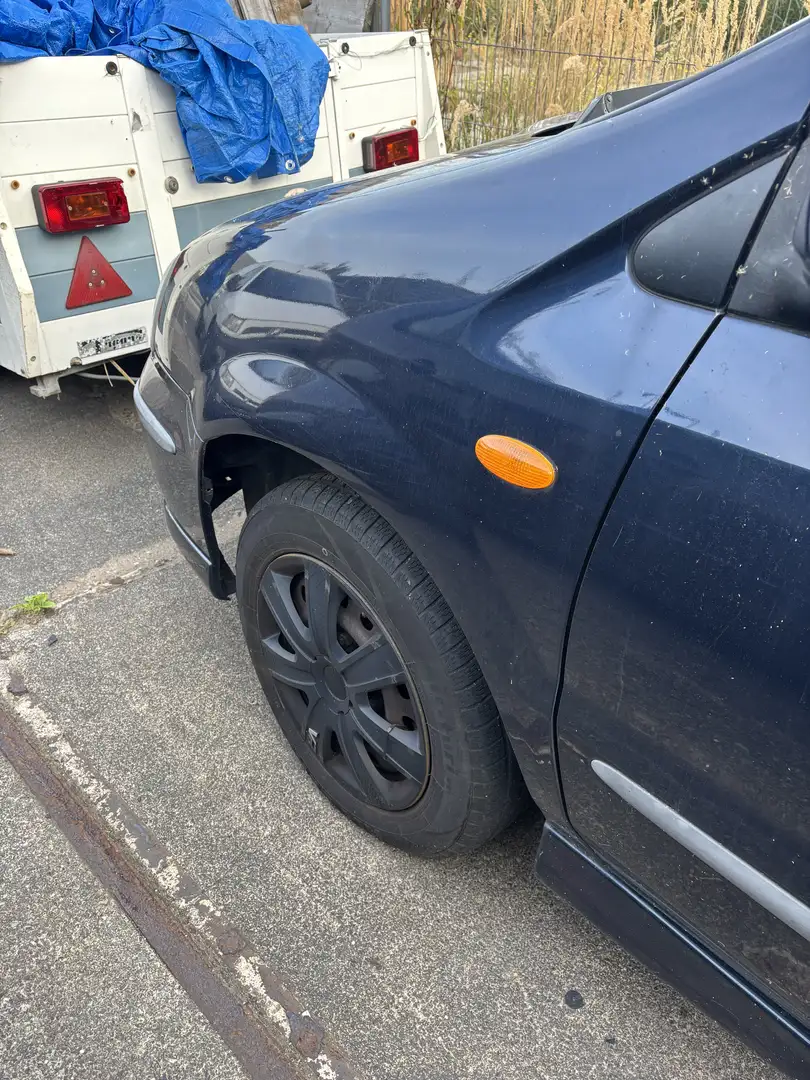 Nissan Almera Tino - 2