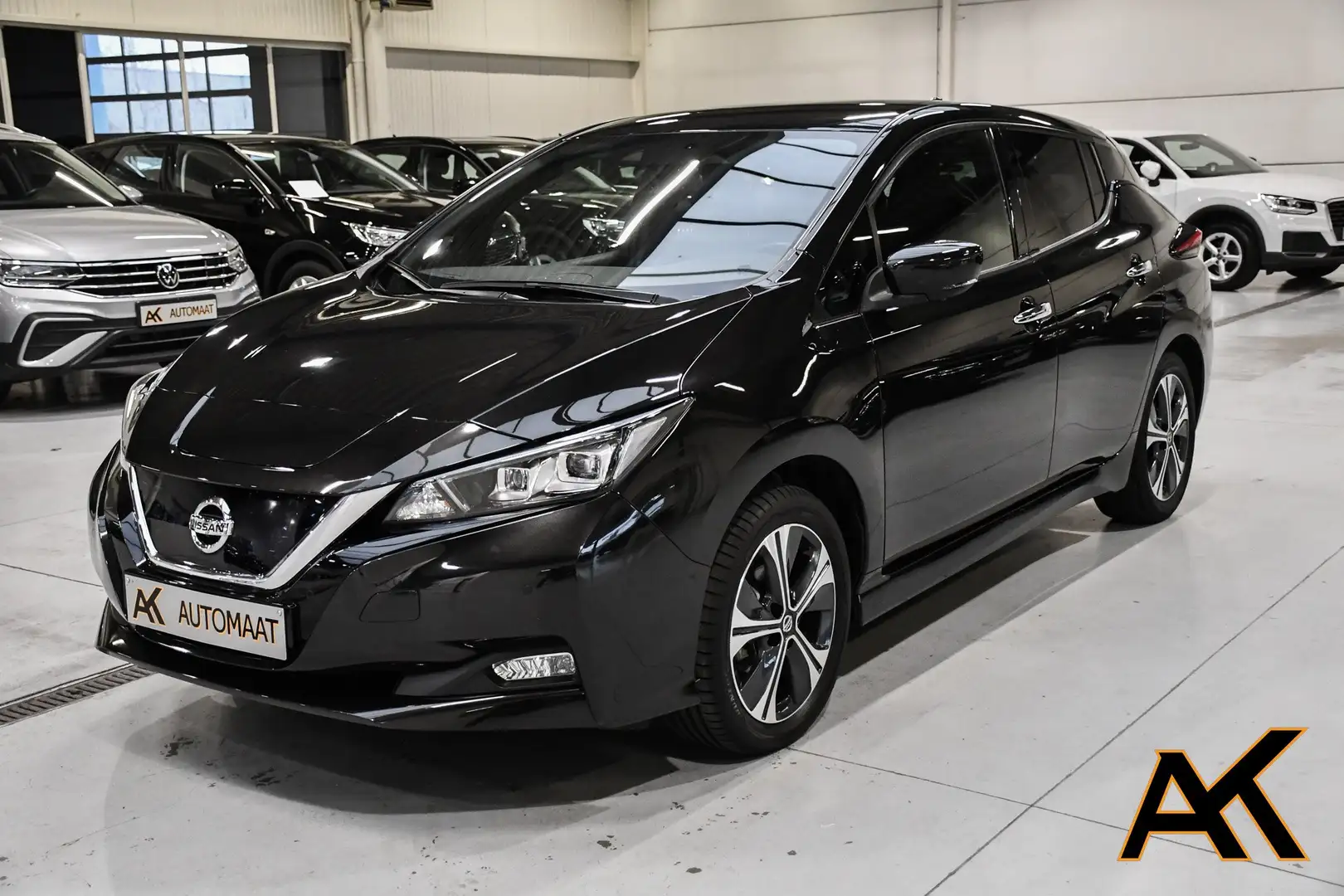 Nissan Leaf 62 kWh N-Connecta - NAVI / CAMERA / SMARTLINK /ACC Zwart - 1