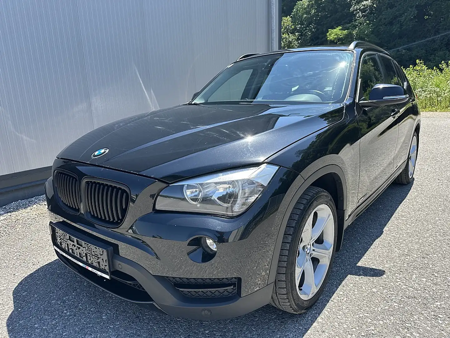 BMW X1 xDrive18d Österreich-Paket Aut. Zwart - 1