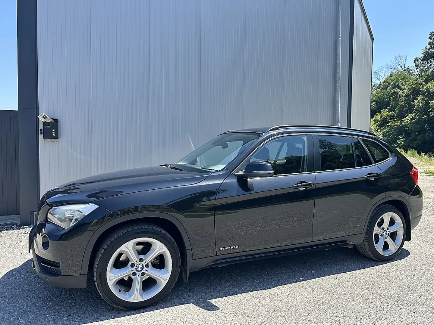BMW X1 xDrive18d Österreich-Paket Aut. Zwart - 2