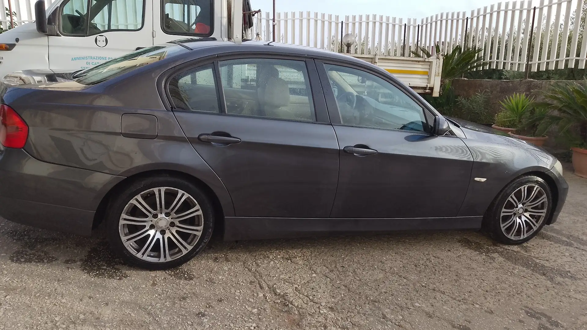 BMW 320 320d Futura - 2