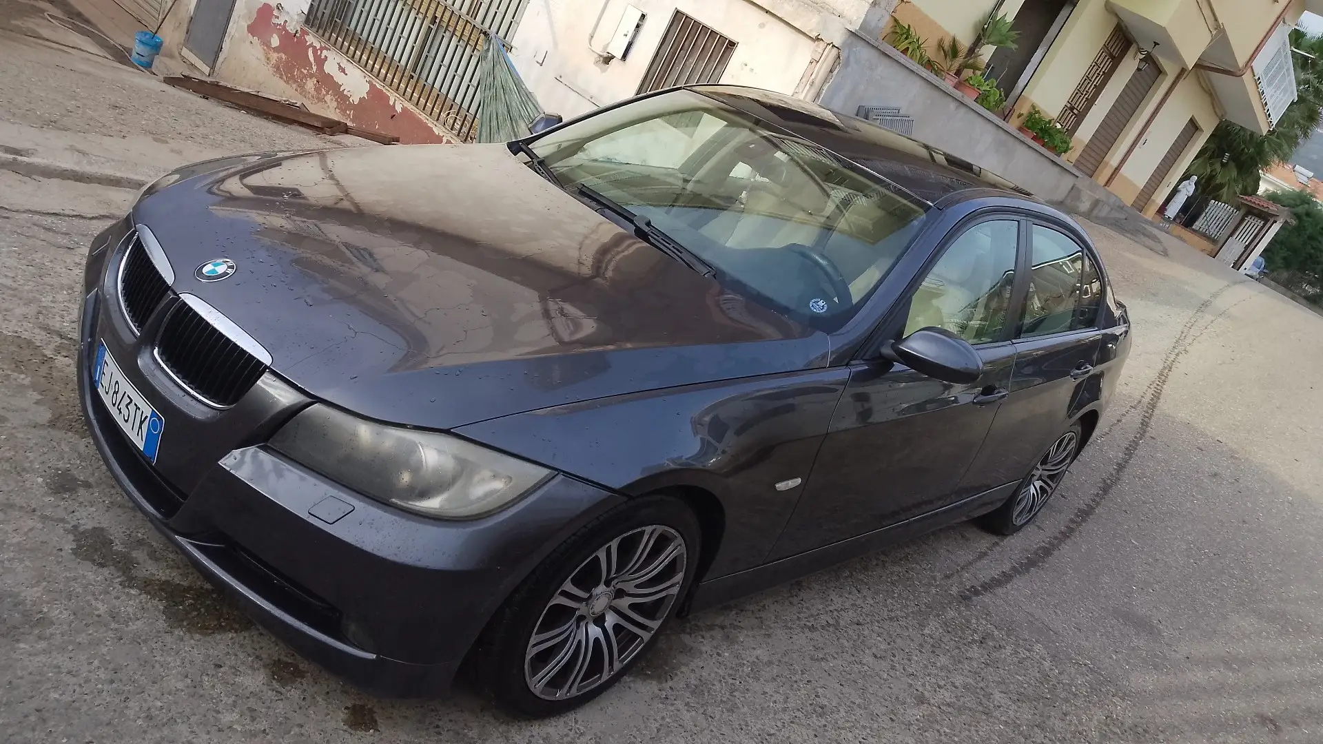 BMW 320 320d Futura - 1