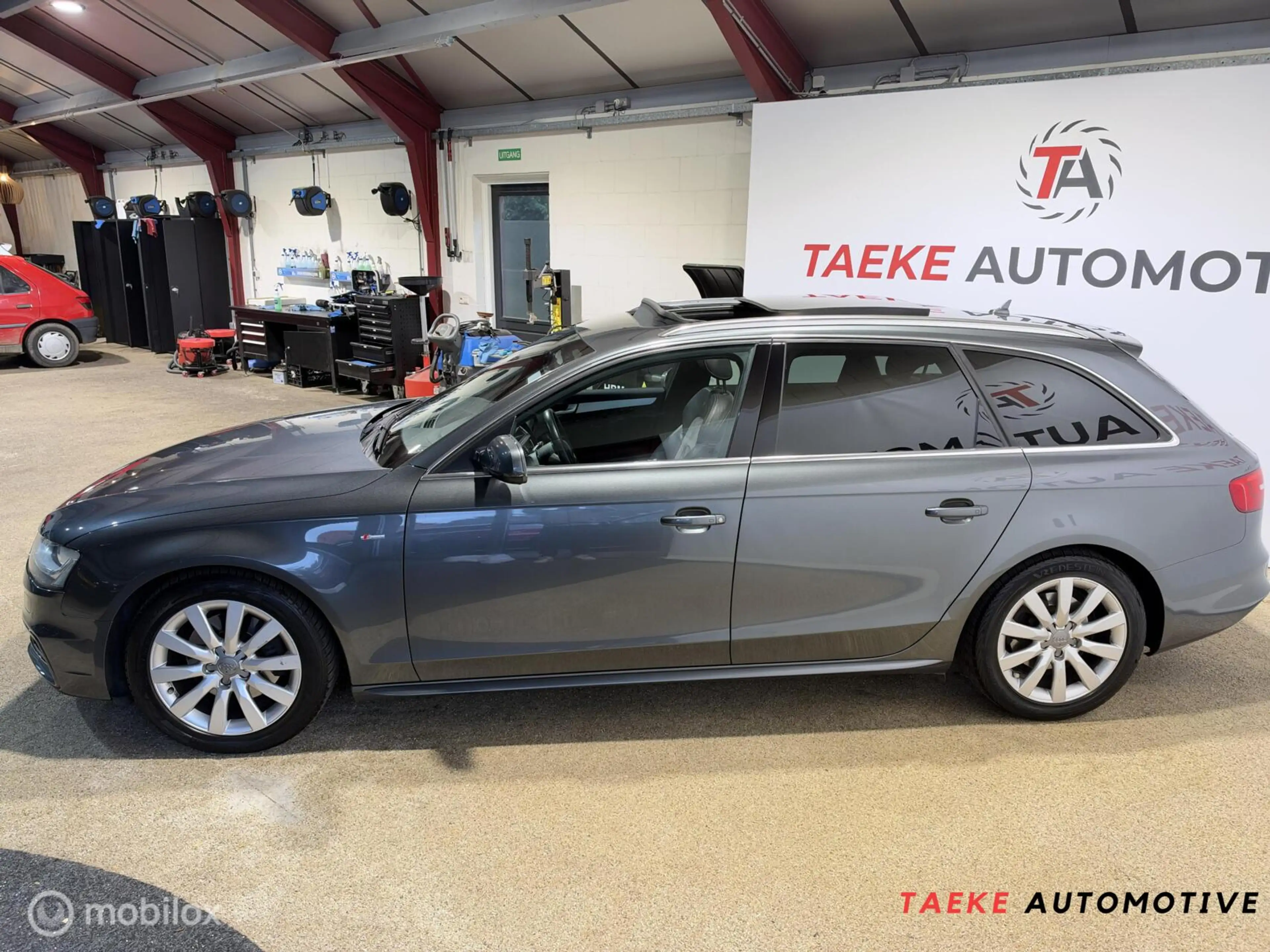 Audi A4 Avant 1.8 TFSI Pro Line S AUT/CLIMA/CRUISE/PANO/NA — photo 2
