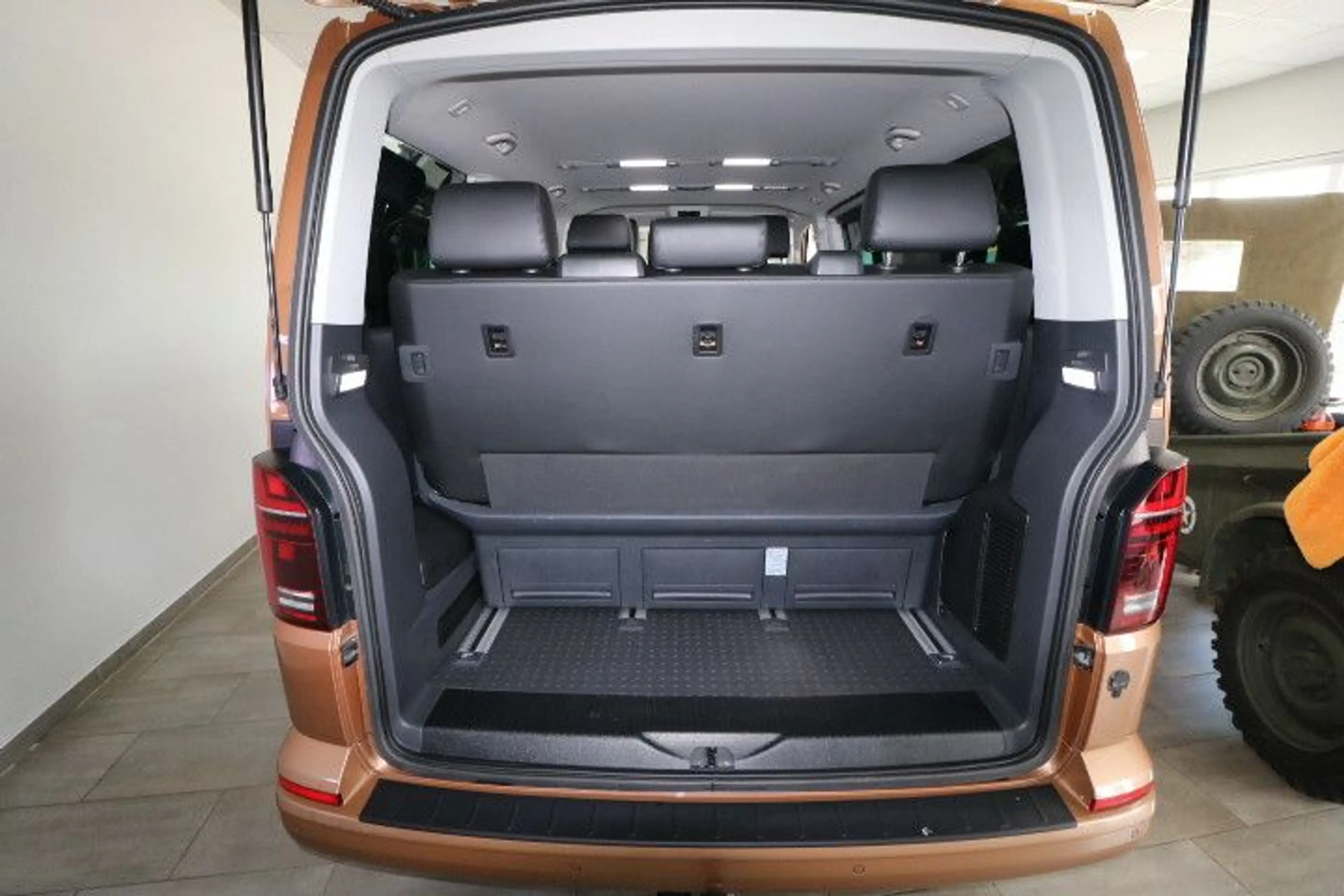 Volkswagen T6 Multivan 4Motion Edition — photo 13
