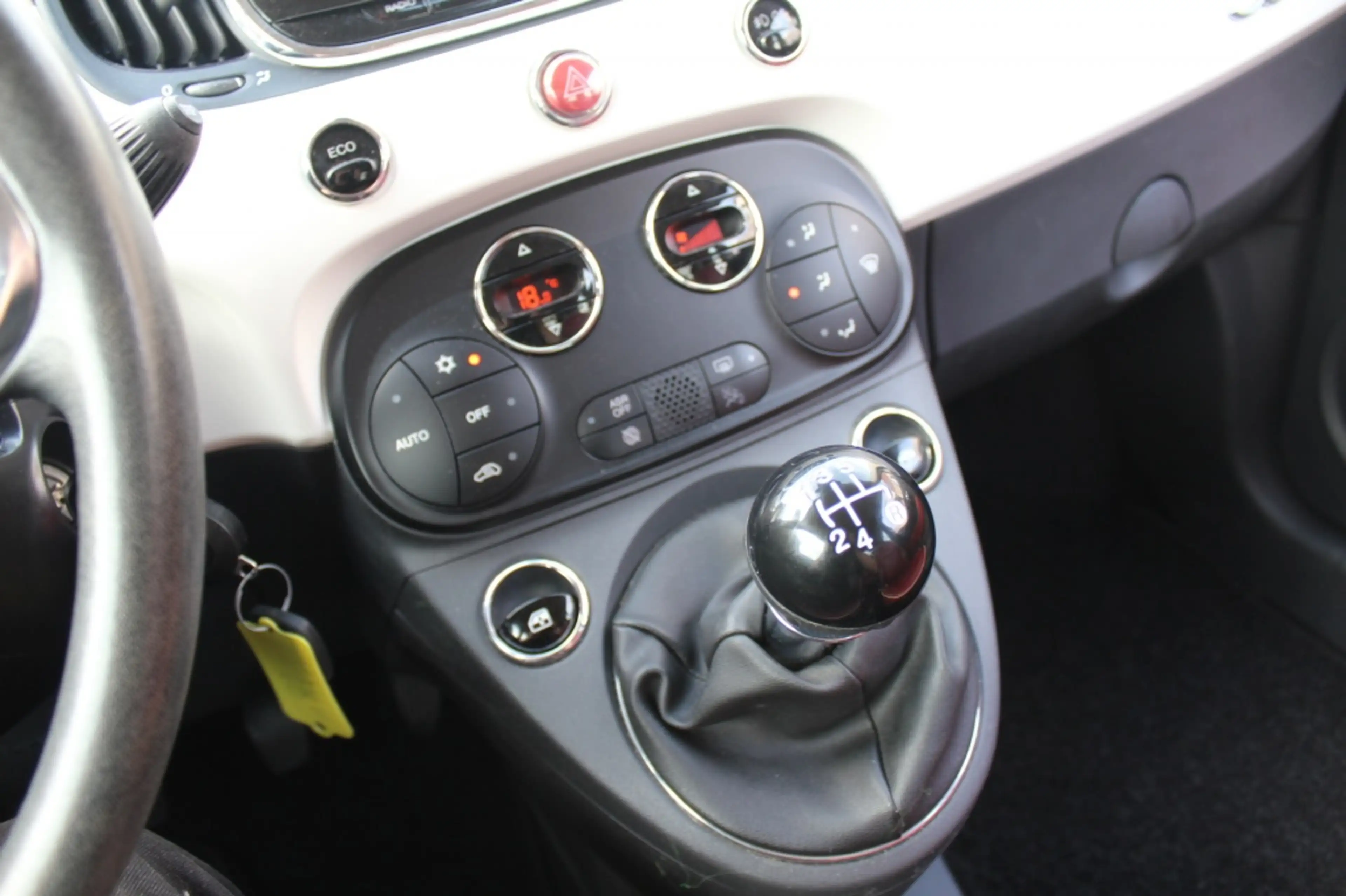 Fiat 500C 0.9 TwinAir Lounge — photo 16