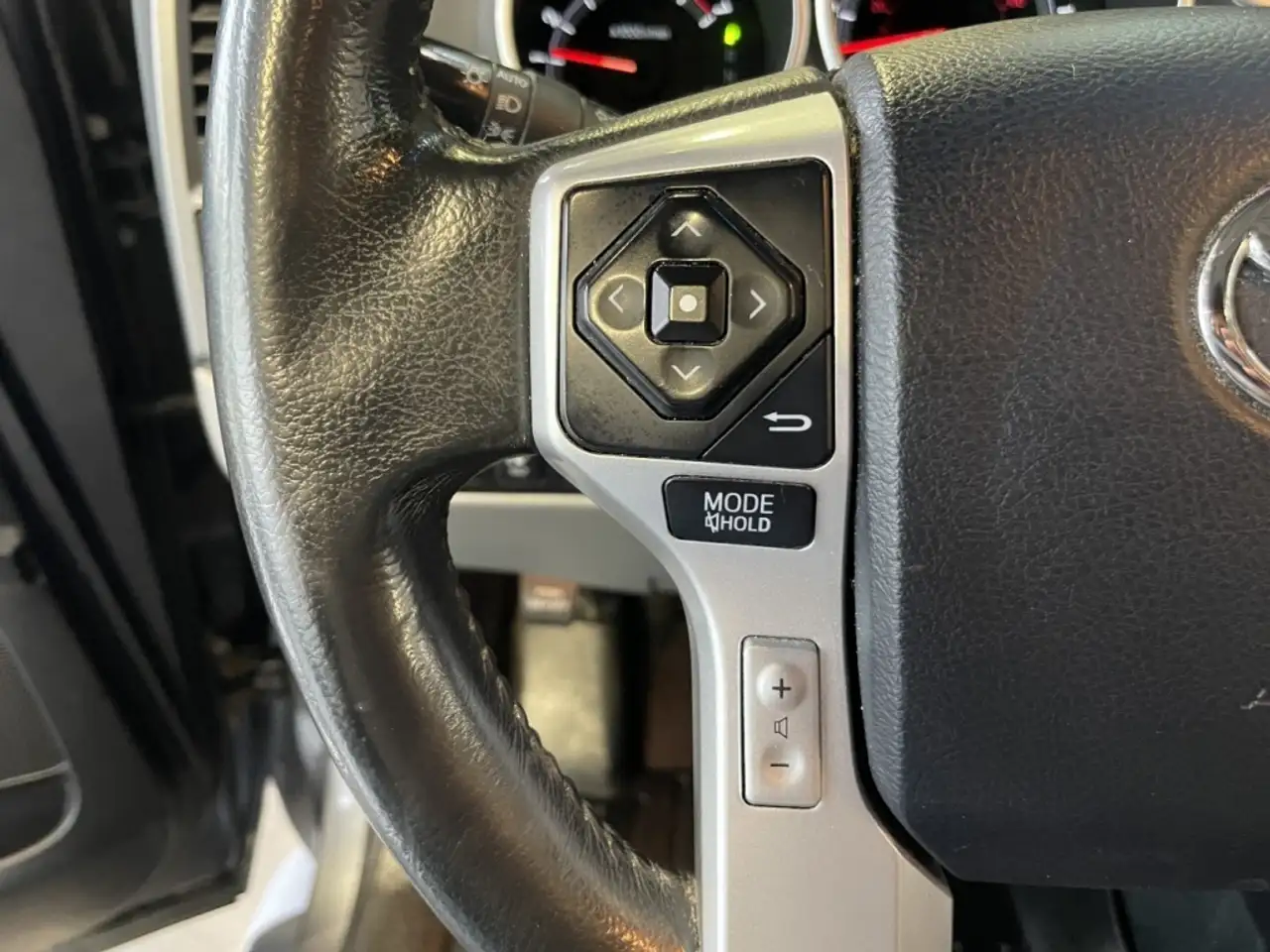 Toyota Sequoia снимка Toyota Sequoia