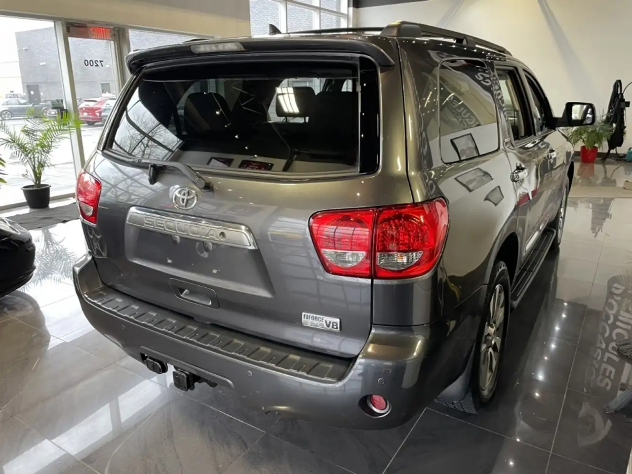 Toyota Sequoia снимка Toyota Sequoia