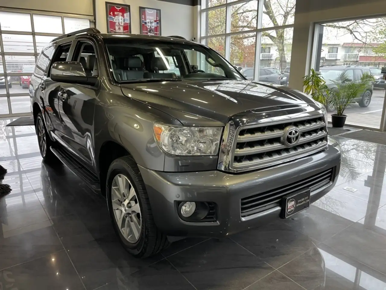 Toyota Sequoia снимка Toyota Sequoia