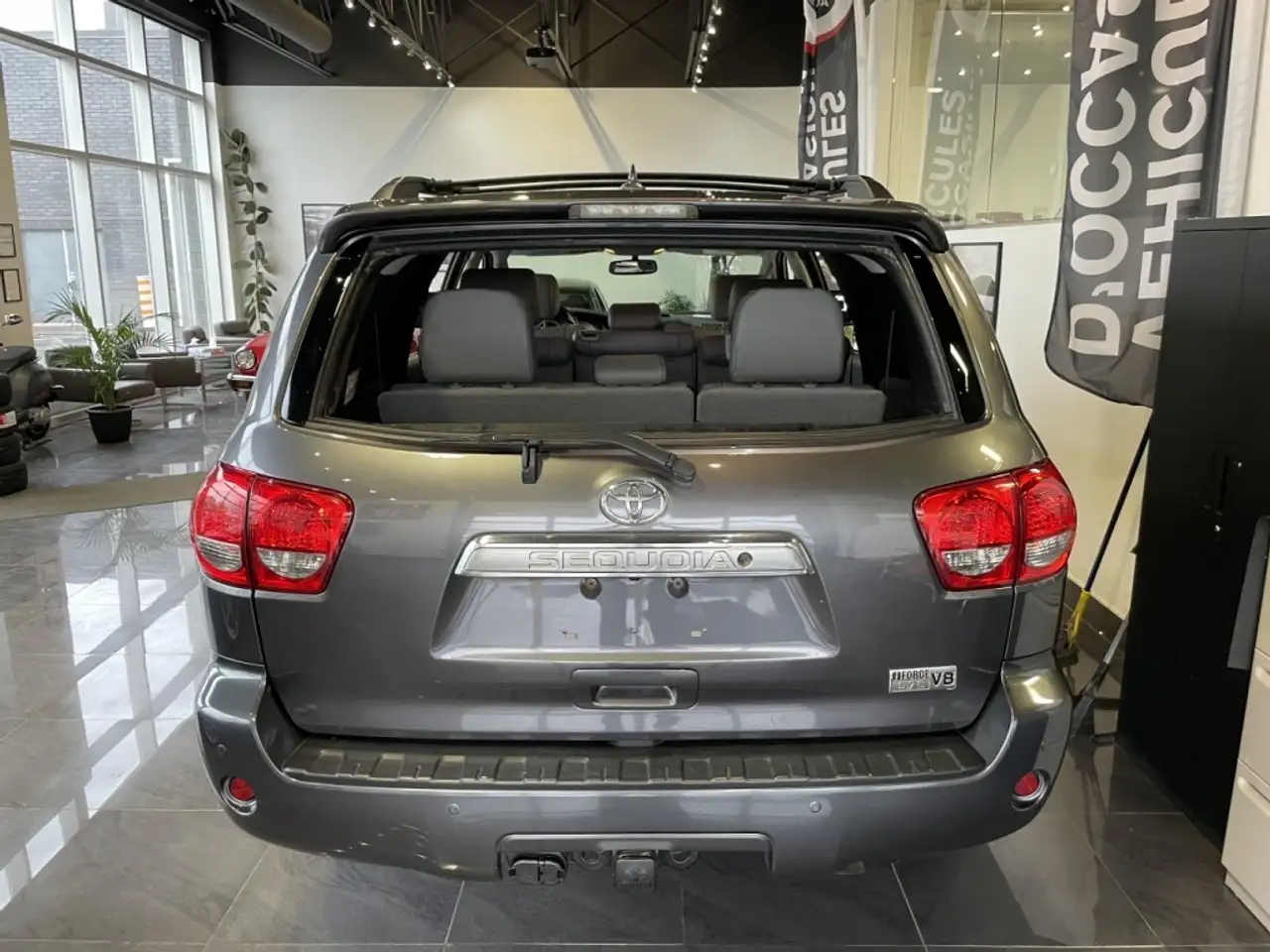 Toyota Sequoia снимка Toyota Sequoia