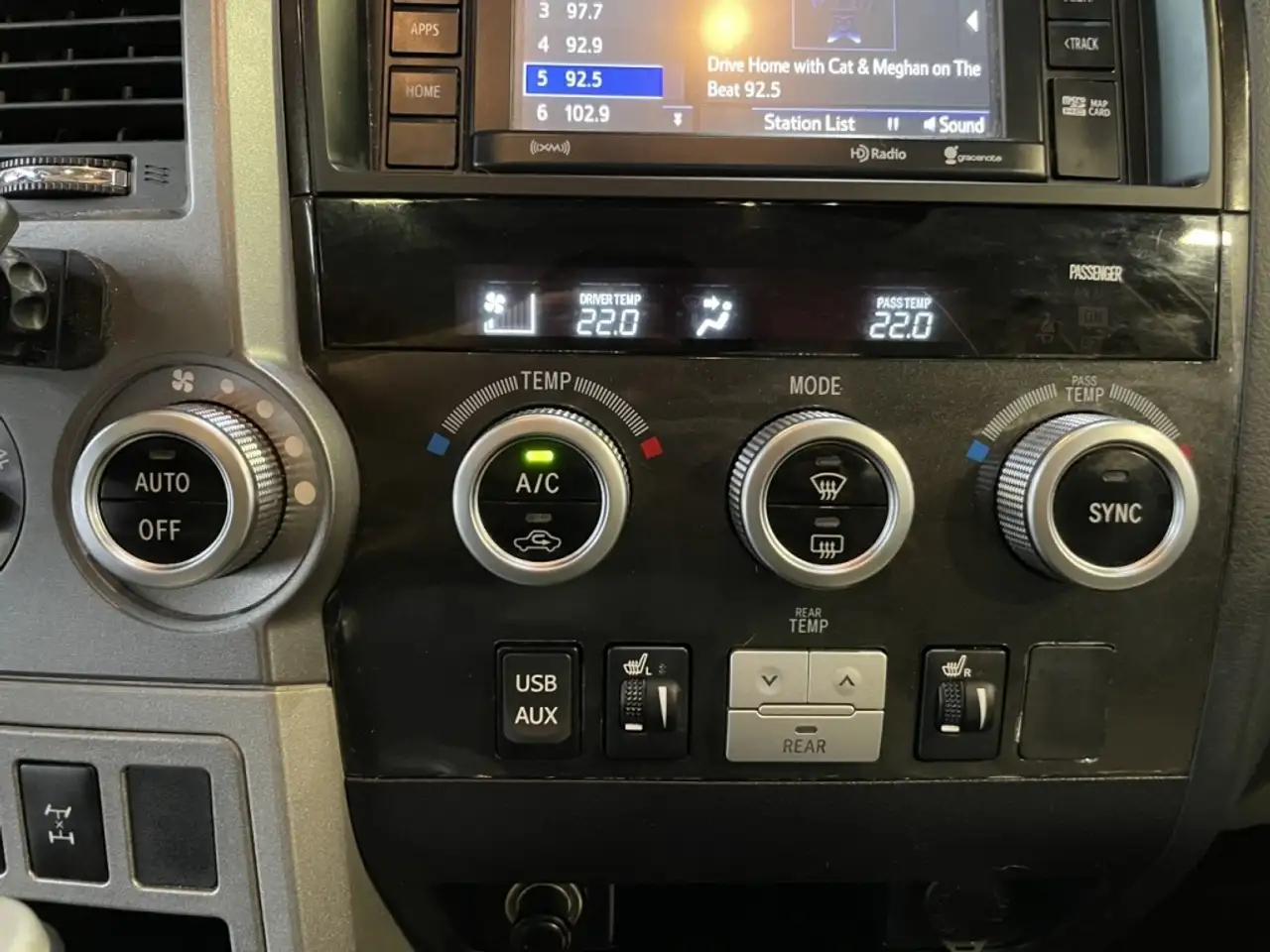 Toyota Sequoia снимка Toyota Sequoia