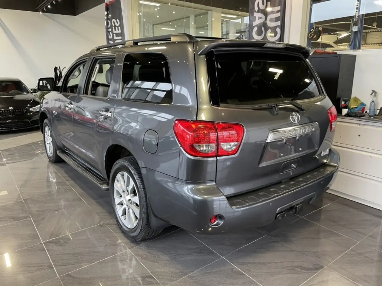 Toyota Sequoia снимка Toyota Sequoia