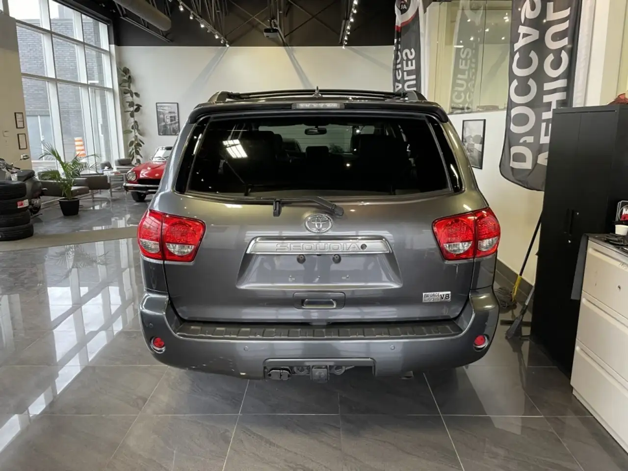 Toyota Sequoia снимка Toyota Sequoia