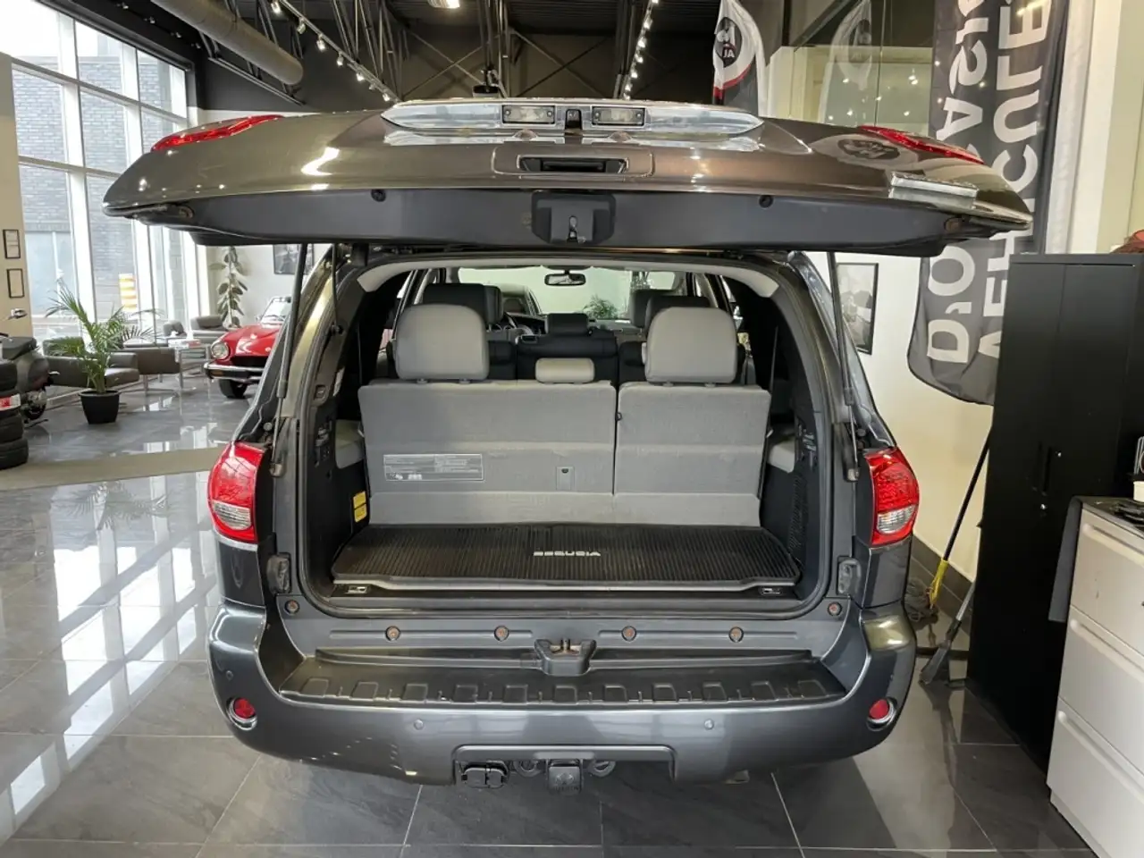 Toyota Sequoia снимка Toyota Sequoia
