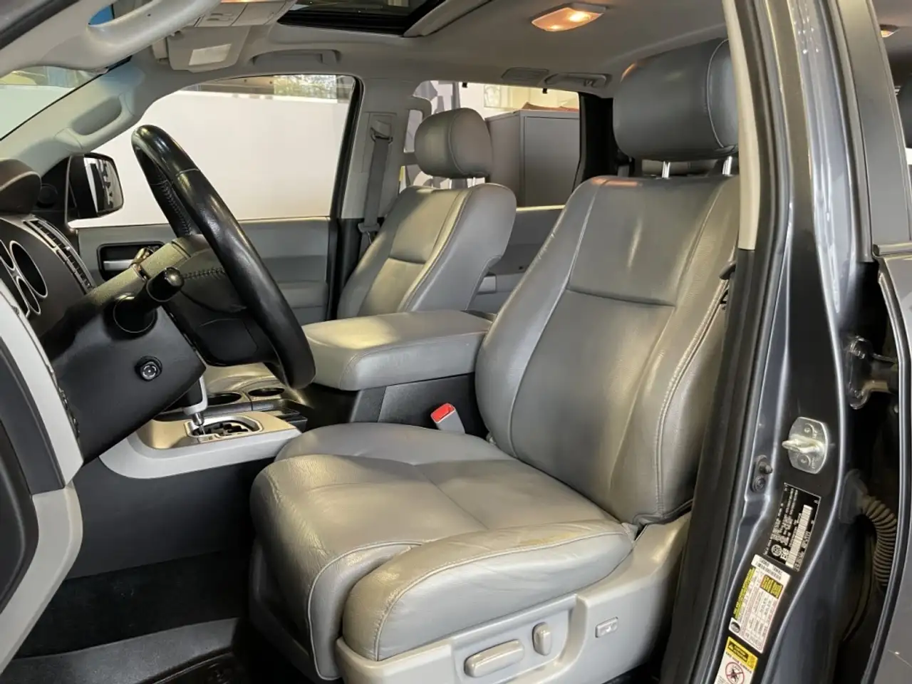 Toyota Sequoia снимка Toyota Sequoia