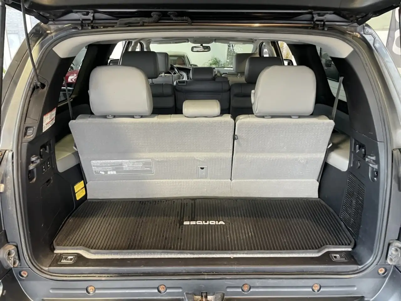 Toyota Sequoia снимка Toyota Sequoia
