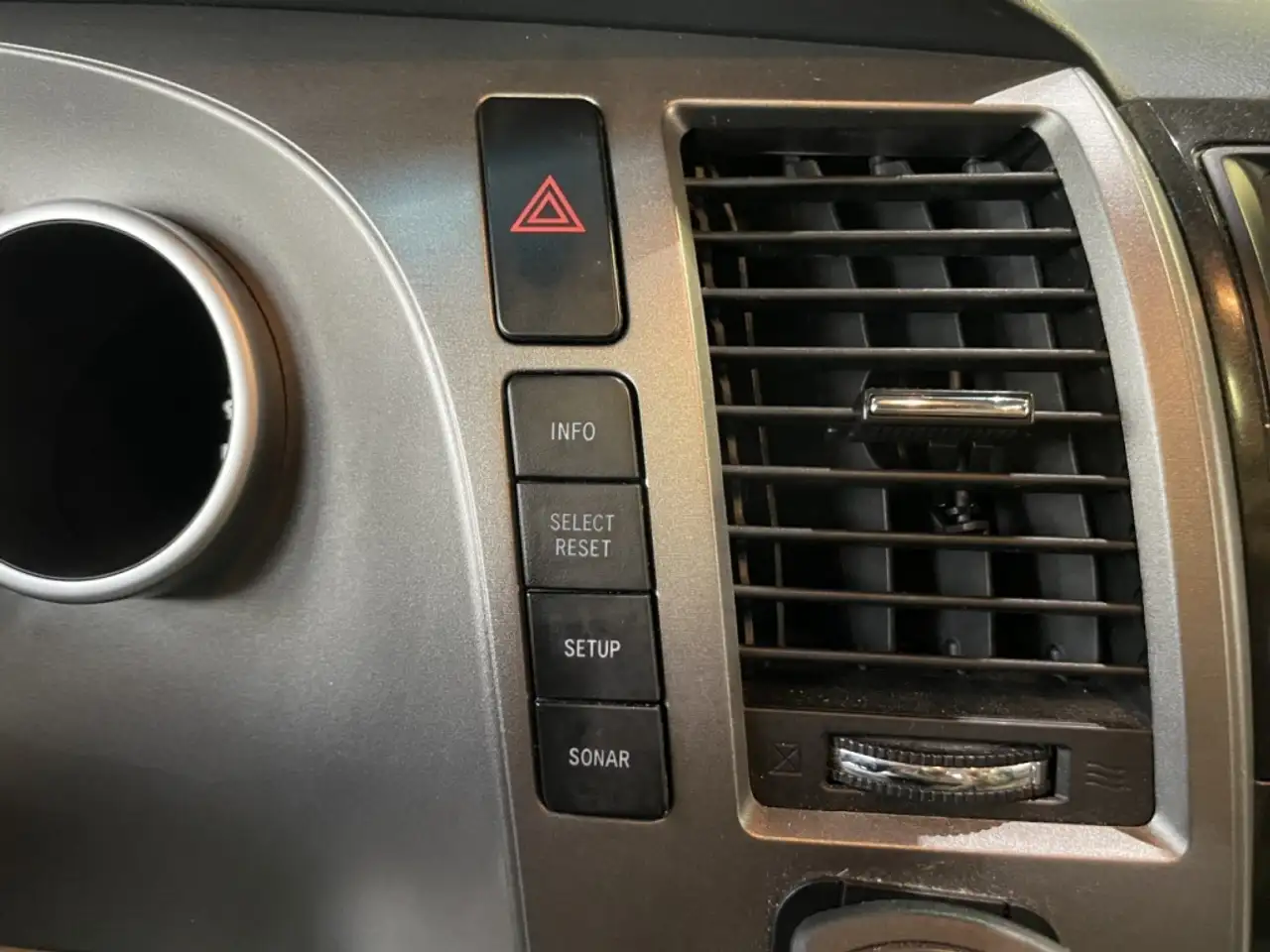 Toyota Sequoia снимка Toyota Sequoia