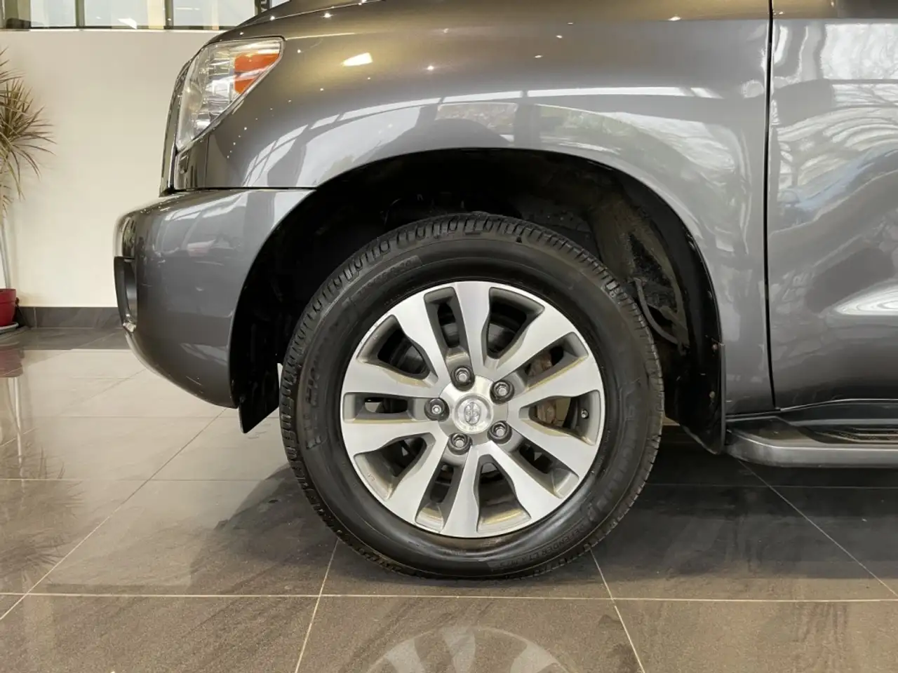 Toyota Sequoia снимка Toyota Sequoia