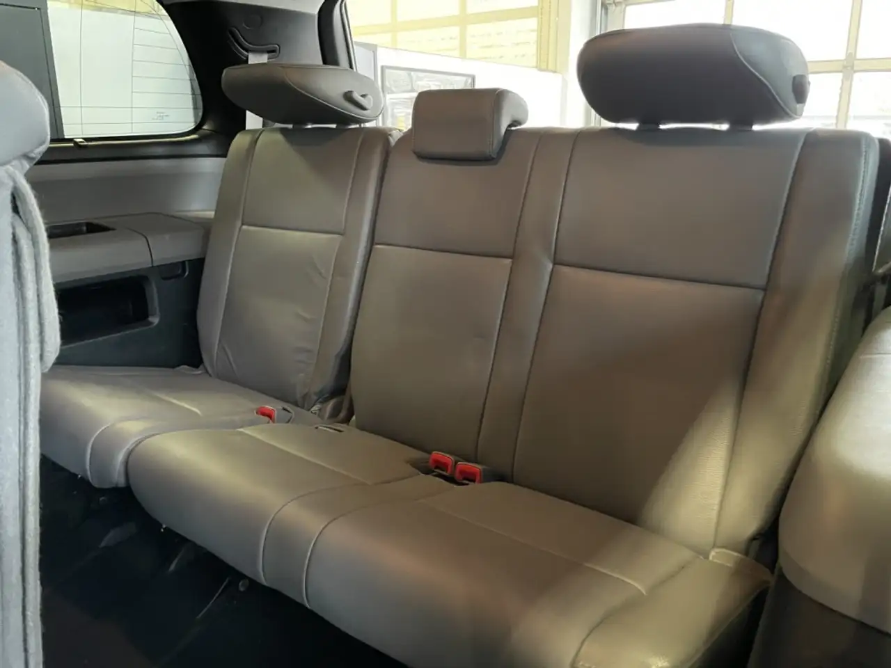 Toyota Sequoia снимка Toyota Sequoia
