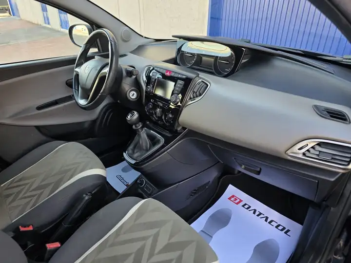 Lancia Ypsilon 1.2 evo II Opening Edition 2016, foto 21