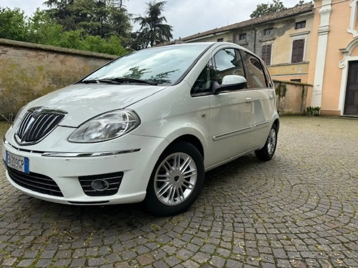 Lancia MUSA Musa II 2007 1.4 16v Oro Plus s Білий - 2