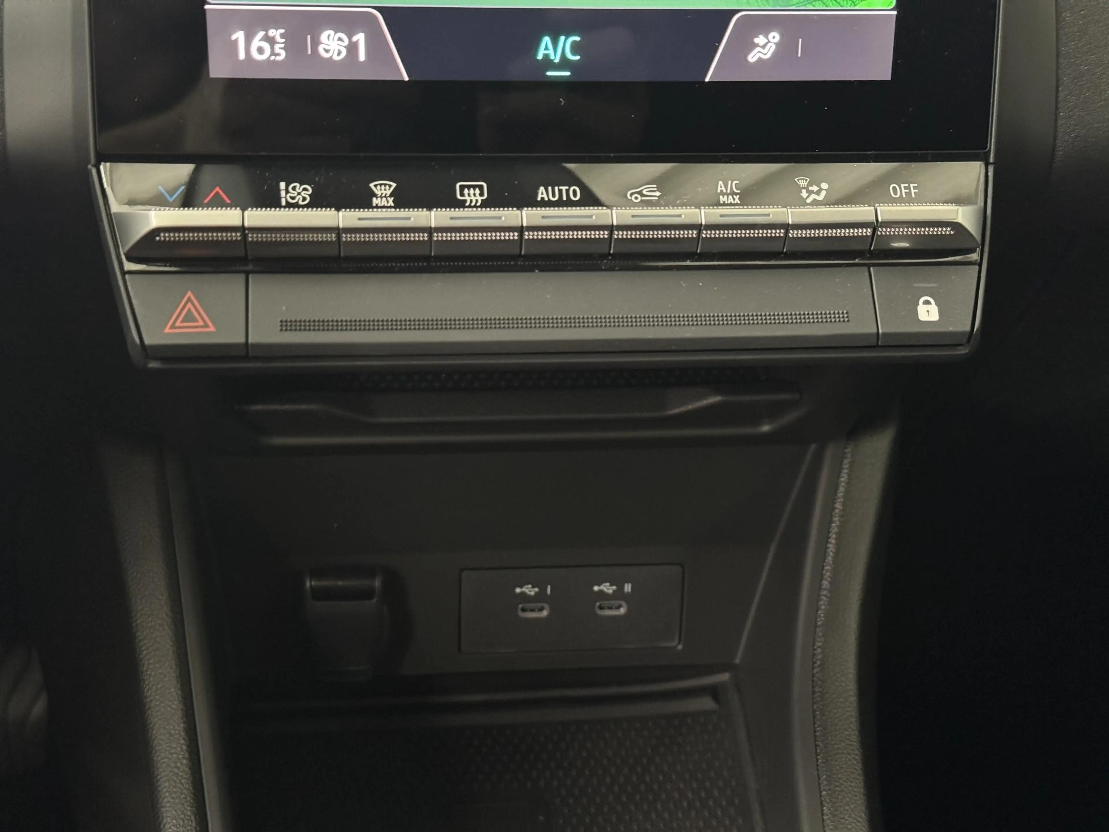 Mitsubishi Grandis 1.8 HEV Intense | DEMO | Apple Carplay / Android A — photo 13