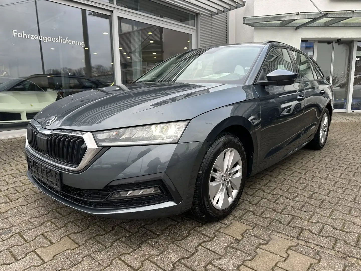 Skoda Octavia Combi 2.0TDI FIRST EDITION*VC*LED*KAMERA Grau - 2
