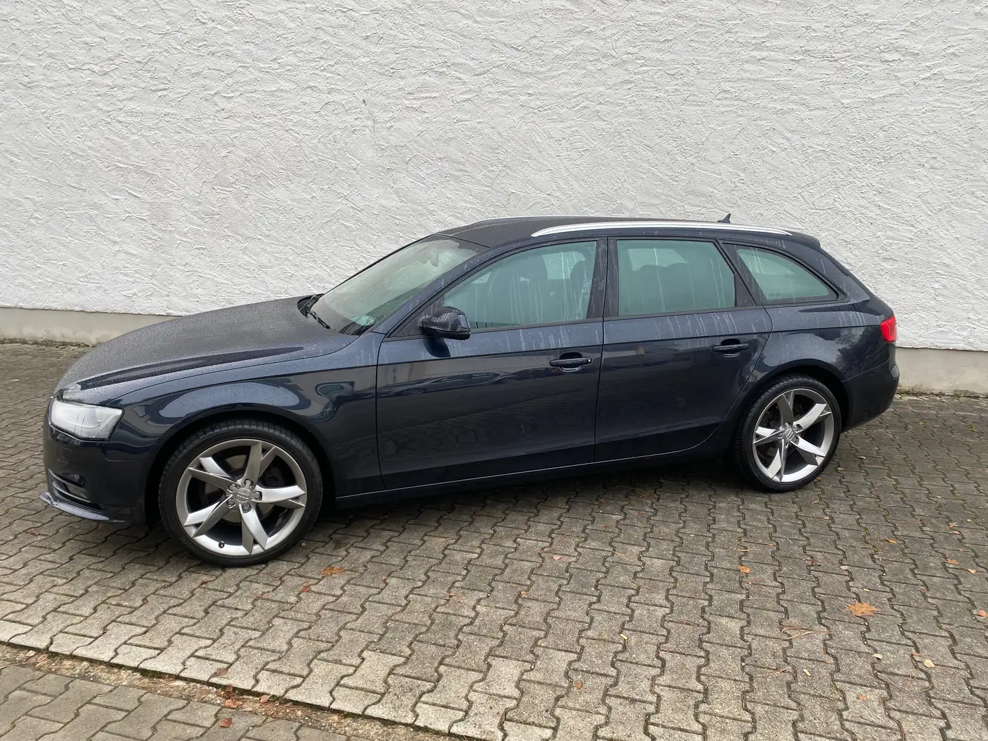 Audi A4 Attraction Blau - 2