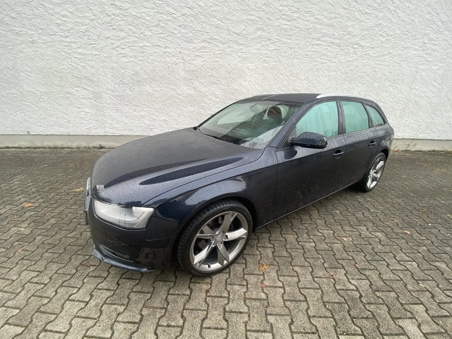 Audi A4 Attraction Blau - 1