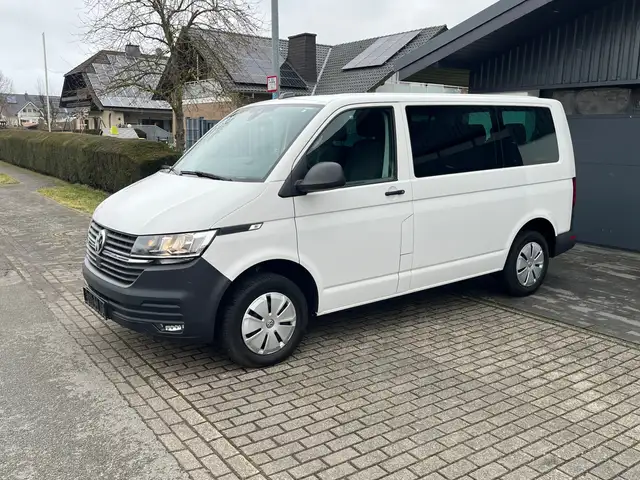 Volkswagen T6.1 Kombi 9Sitzer DSG APP PDC AHK VW-Scheckheft 64Tkm MwSt