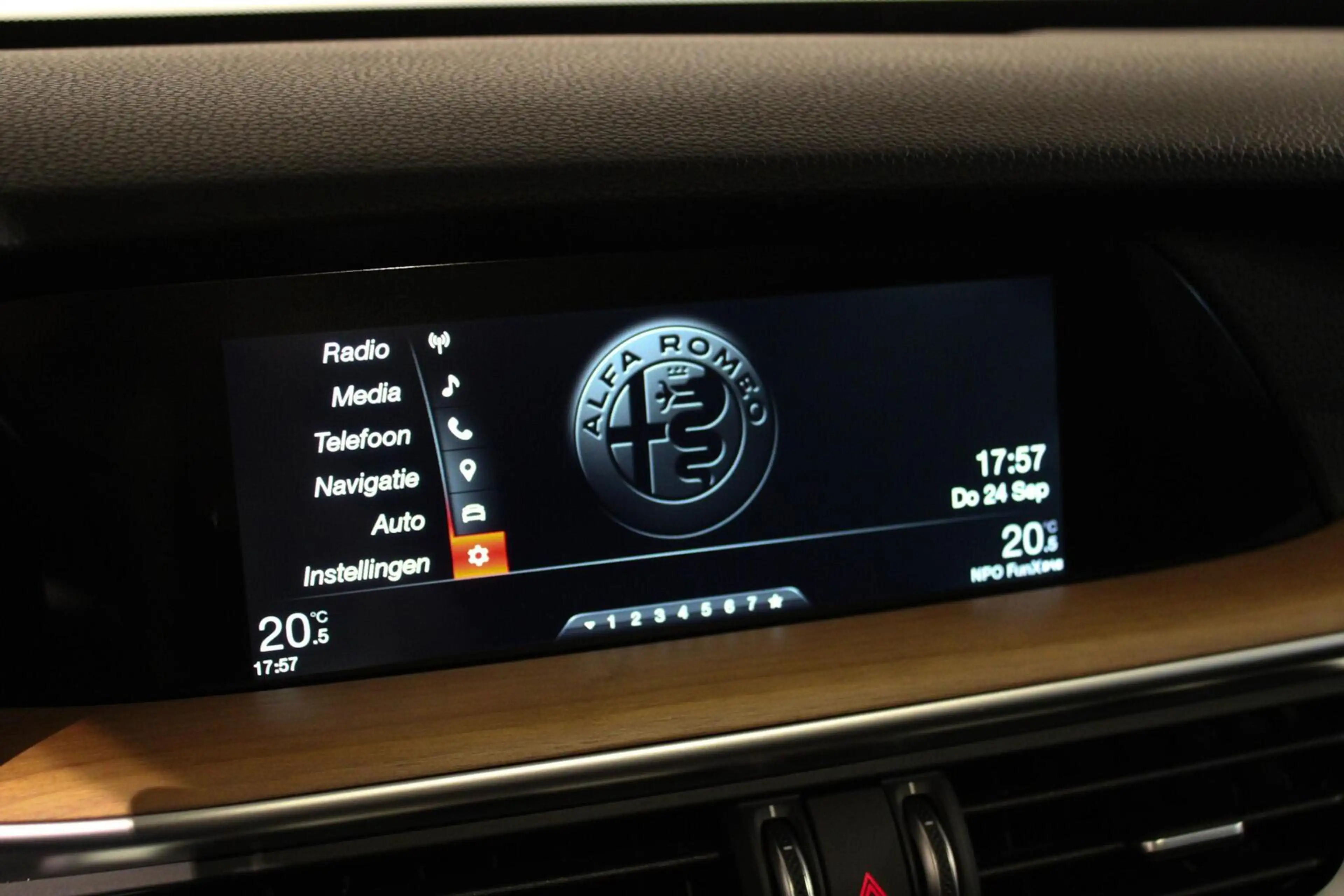 Alfa Romeo Stelvio 2.0 T AWD Q4 First Edition PANO | LEER — photo 46