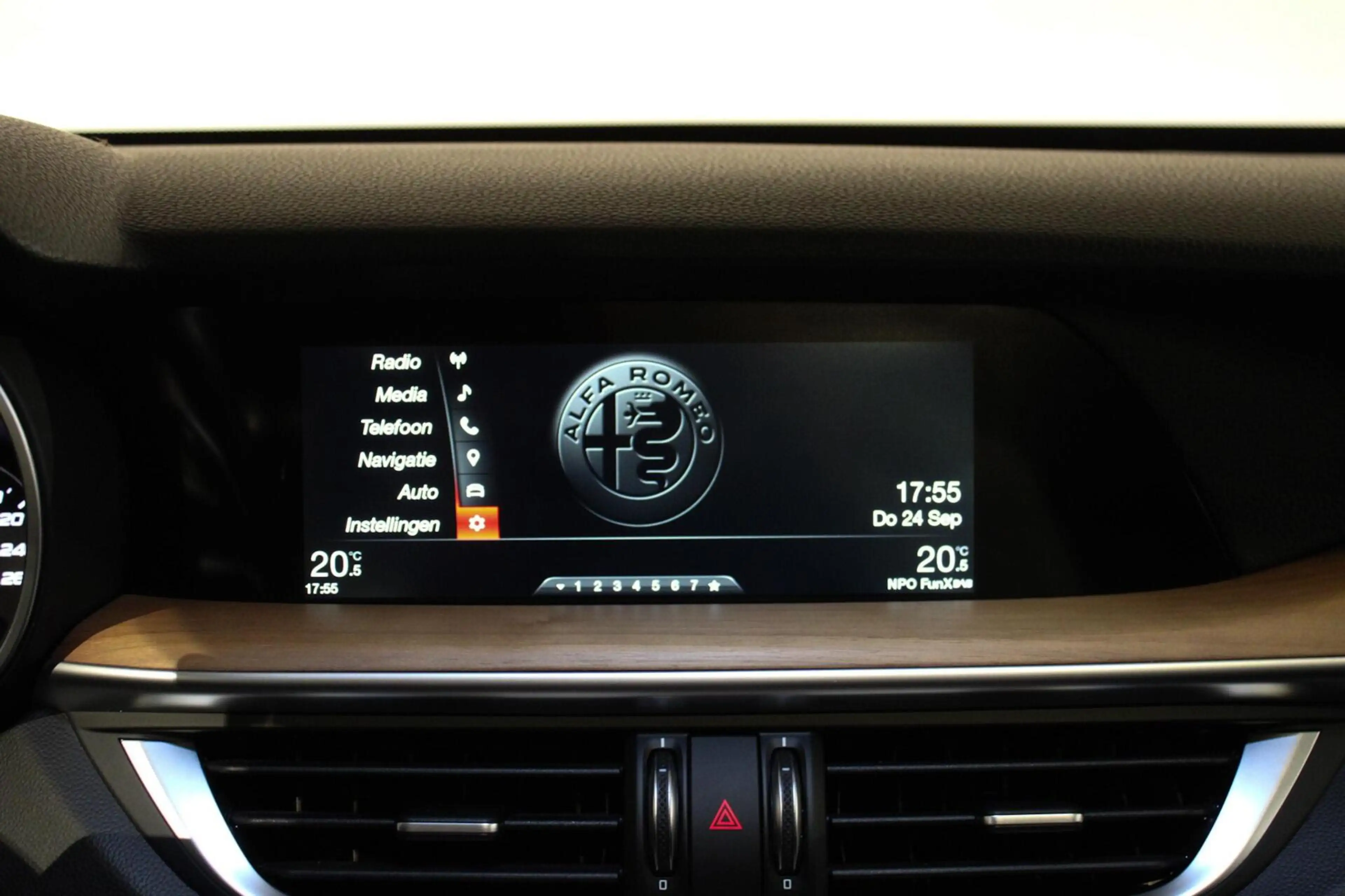 Alfa Romeo Stelvio 2.0 T AWD Q4 First Edition PANO | LEER — photo 24