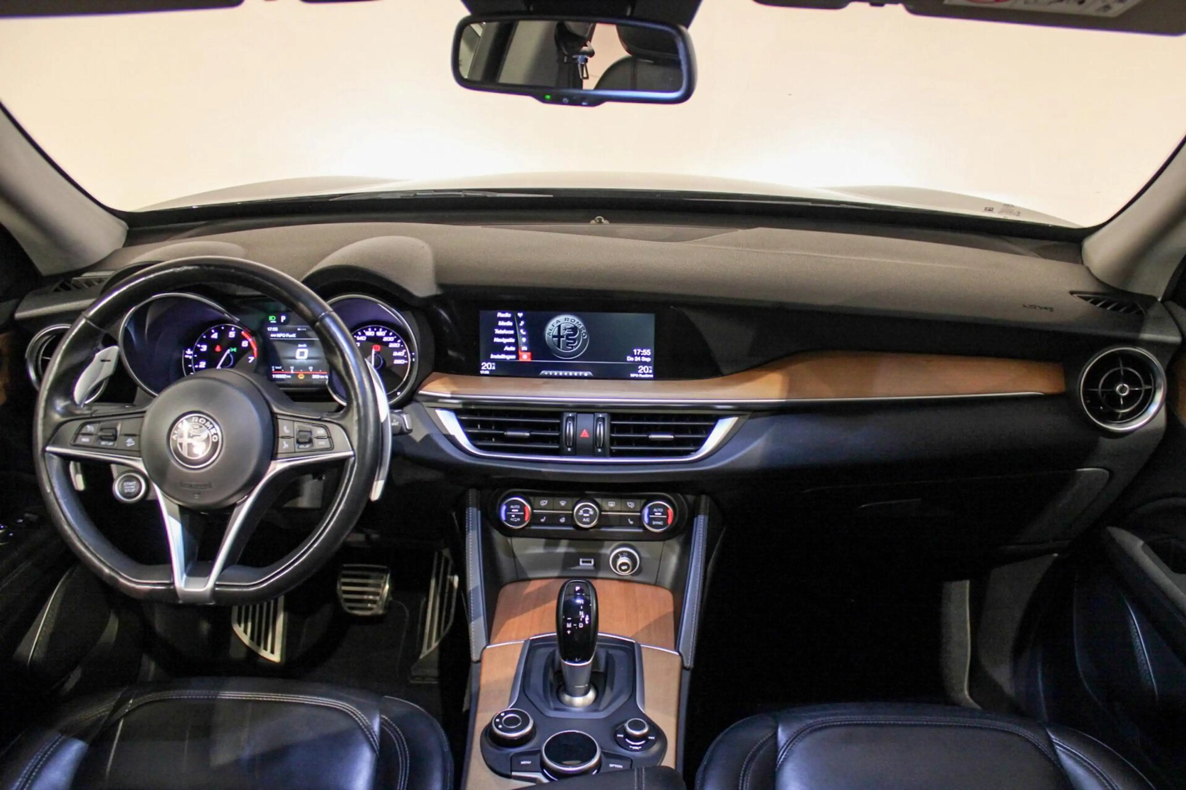 Alfa Romeo Stelvio 2.0 T AWD Q4 First Edition PANO | LEER — photo 11