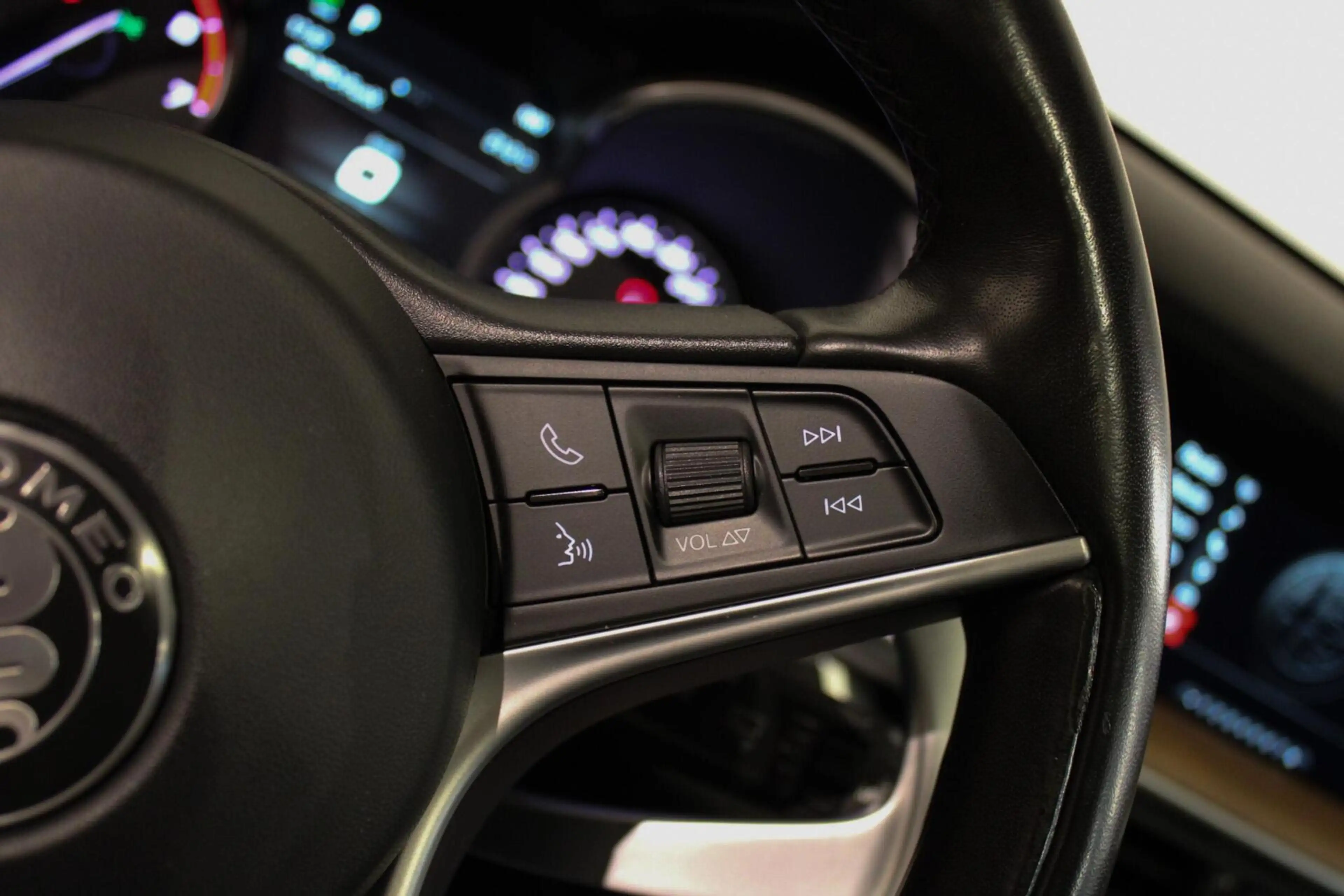 Alfa Romeo Stelvio 2.0 T AWD Q4 First Edition PANO | LEER — photo 35
