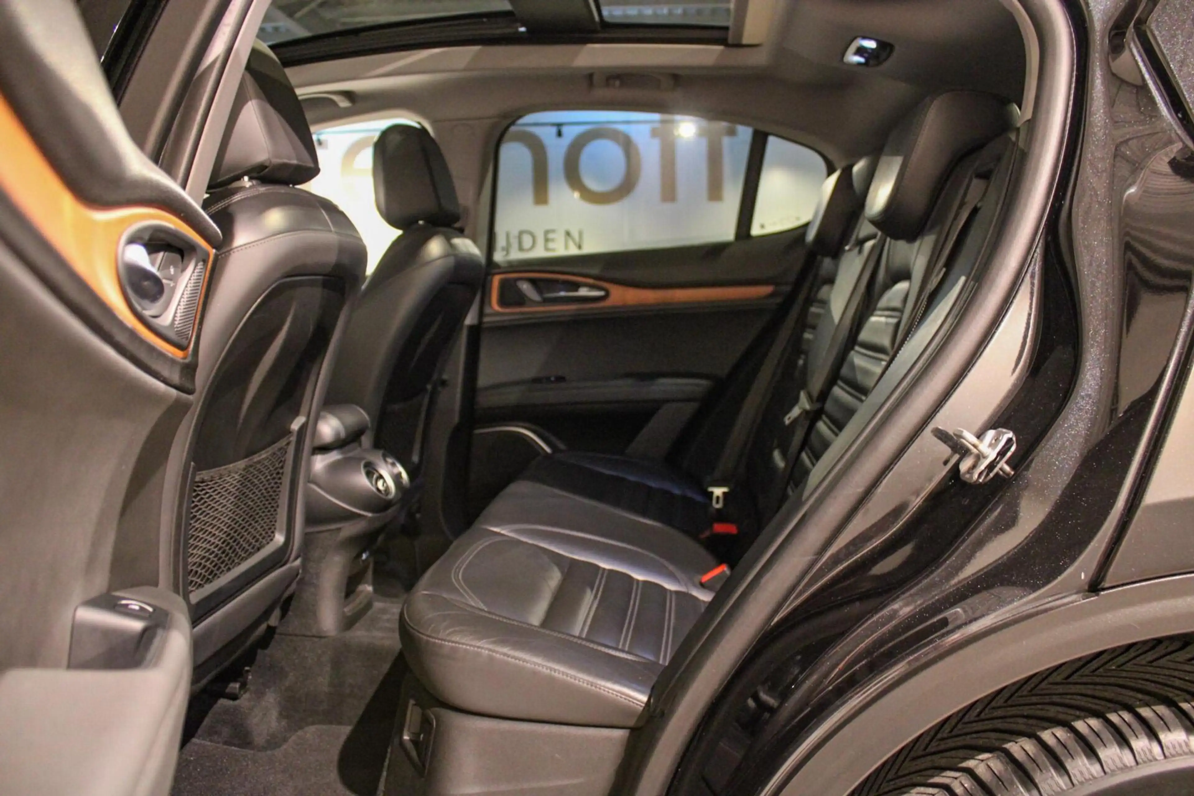 Alfa Romeo Stelvio 2.0 T AWD Q4 First Edition PANO | LEER — photo 13