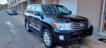 Toyota Land Cruiser 200 V8