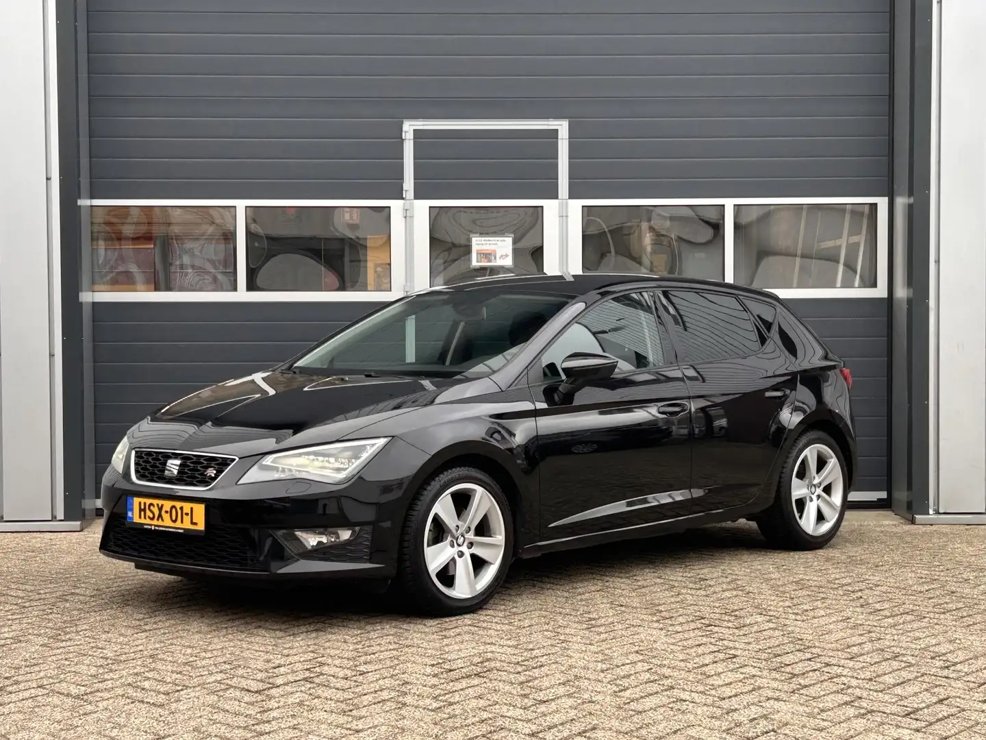 SEAT Leon 1.4 TSI FR | LED | Lak verzegeling | Stoel verwarm Zwart - 2