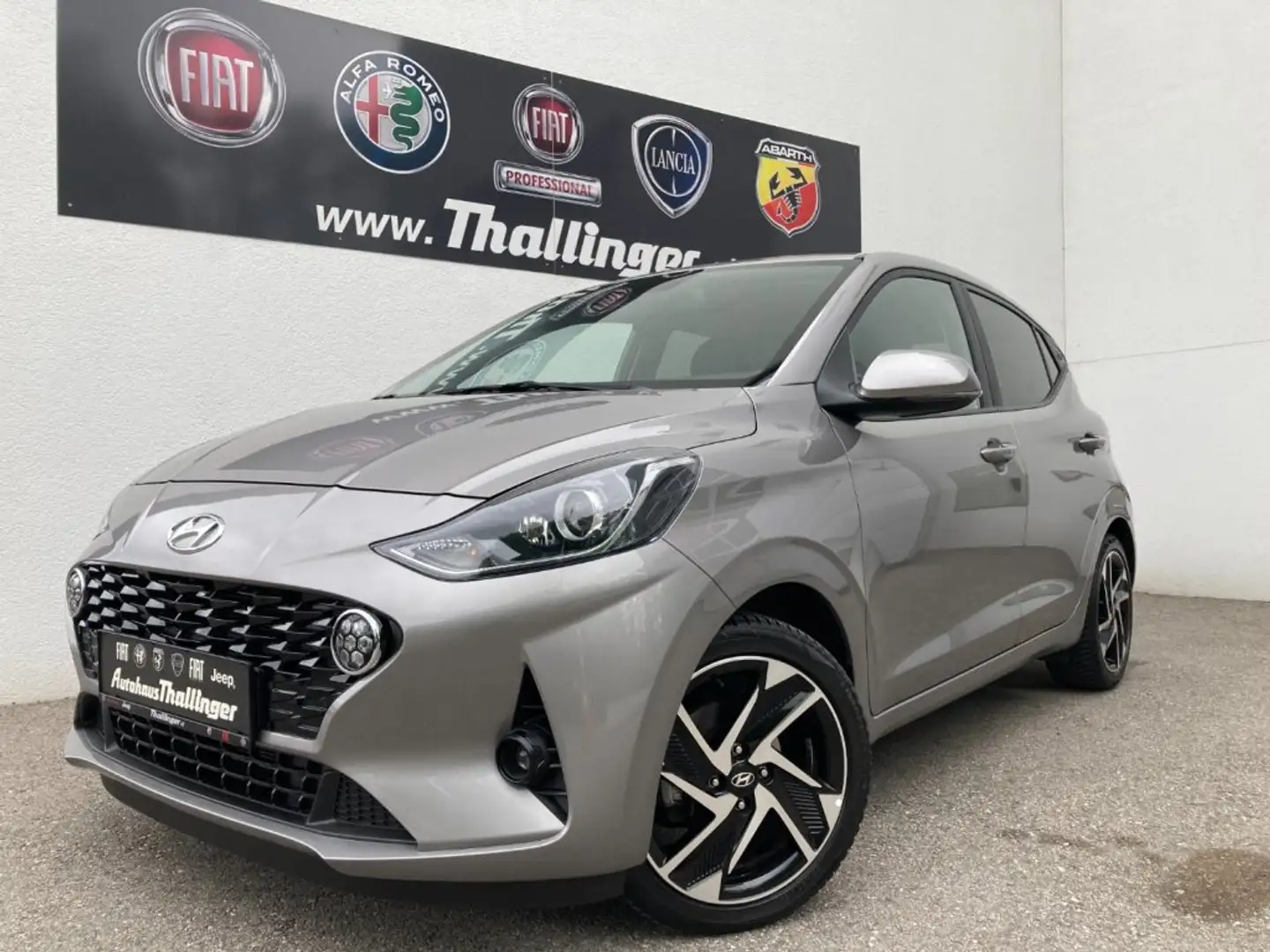 Hyundai i10 1.2 Edition 30 PLUS AUTOMATIK Grau - 2