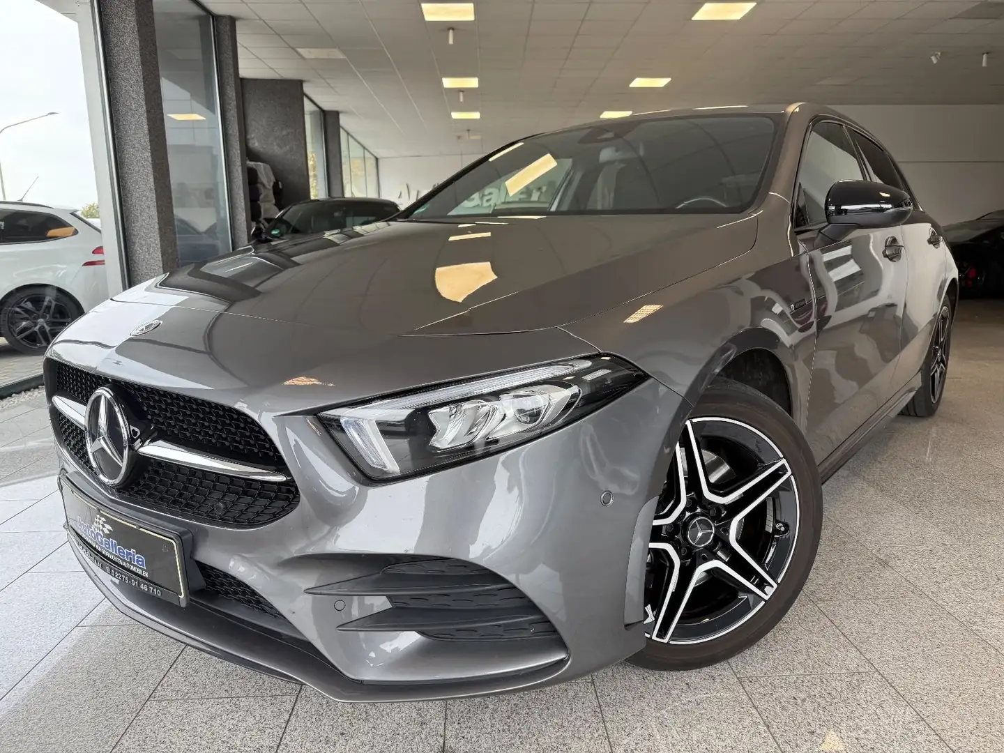 Mercedes-Benz A 250 e AMG Line Night Paket Tempomat SHZ Klima Gris - 1