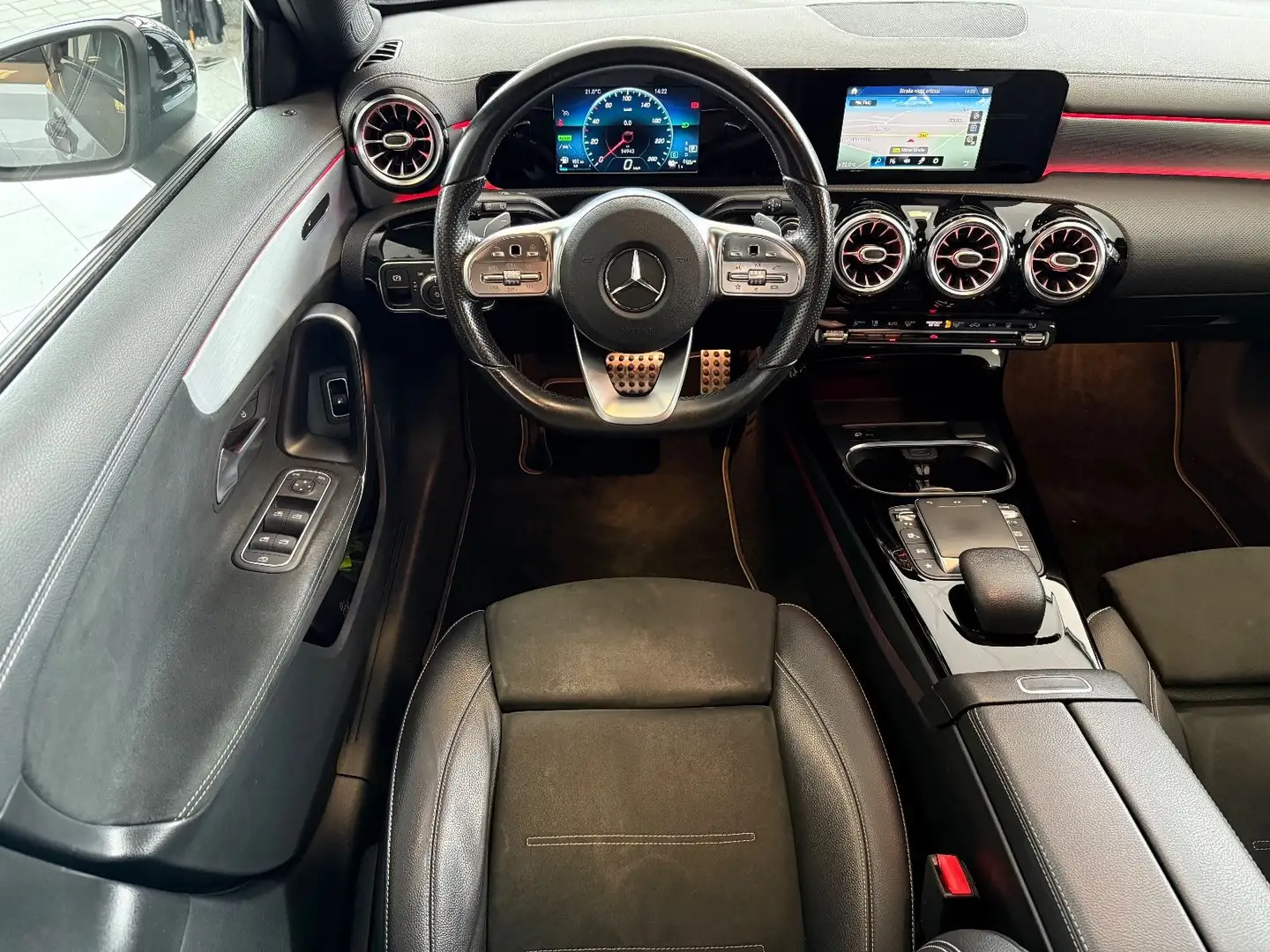 Mercedes-Benz A 250 e AMG Line Night Paket Tempomat SHZ Klima Gris - 2