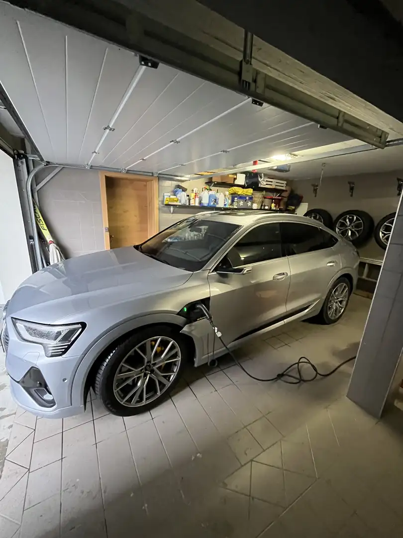 Audi e-tron SB 50 quattro 71kWh S-line / NP: 109.000€ Silber - 2