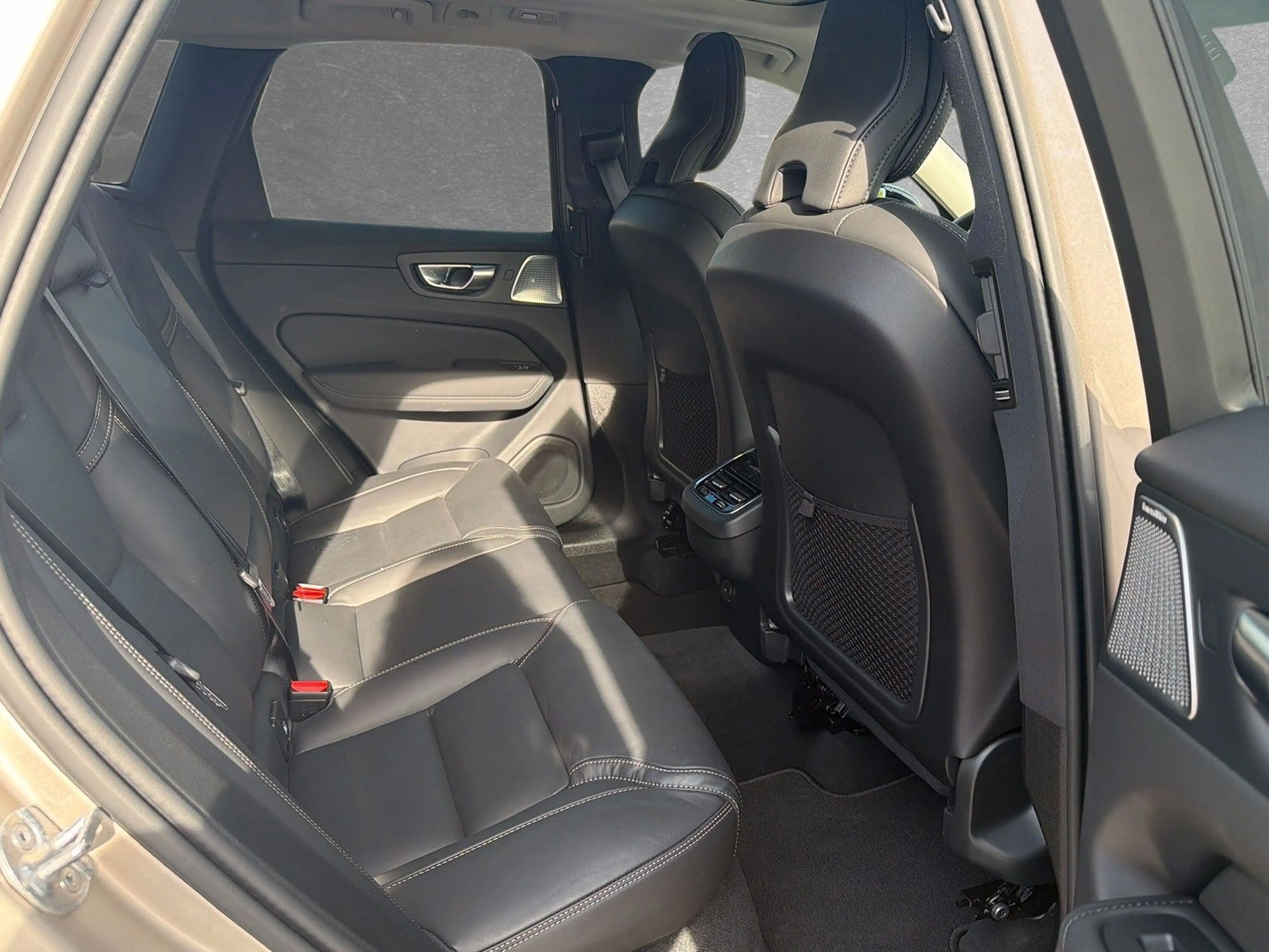Volvo XC60 B5 AWD Ultra Dark ACC BLIS HUD SD — photo 5