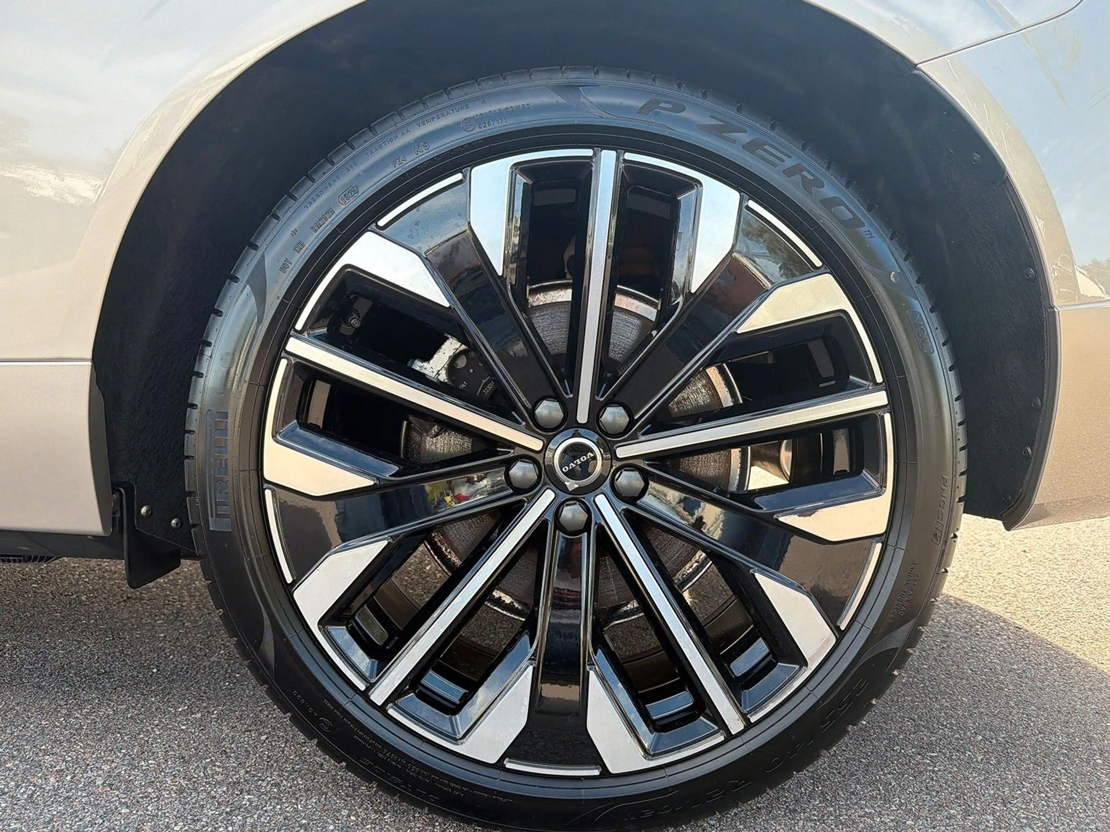 Volvo XC60 B5 AWD Ultra Dark ACC BLIS HUD SD — photo 2