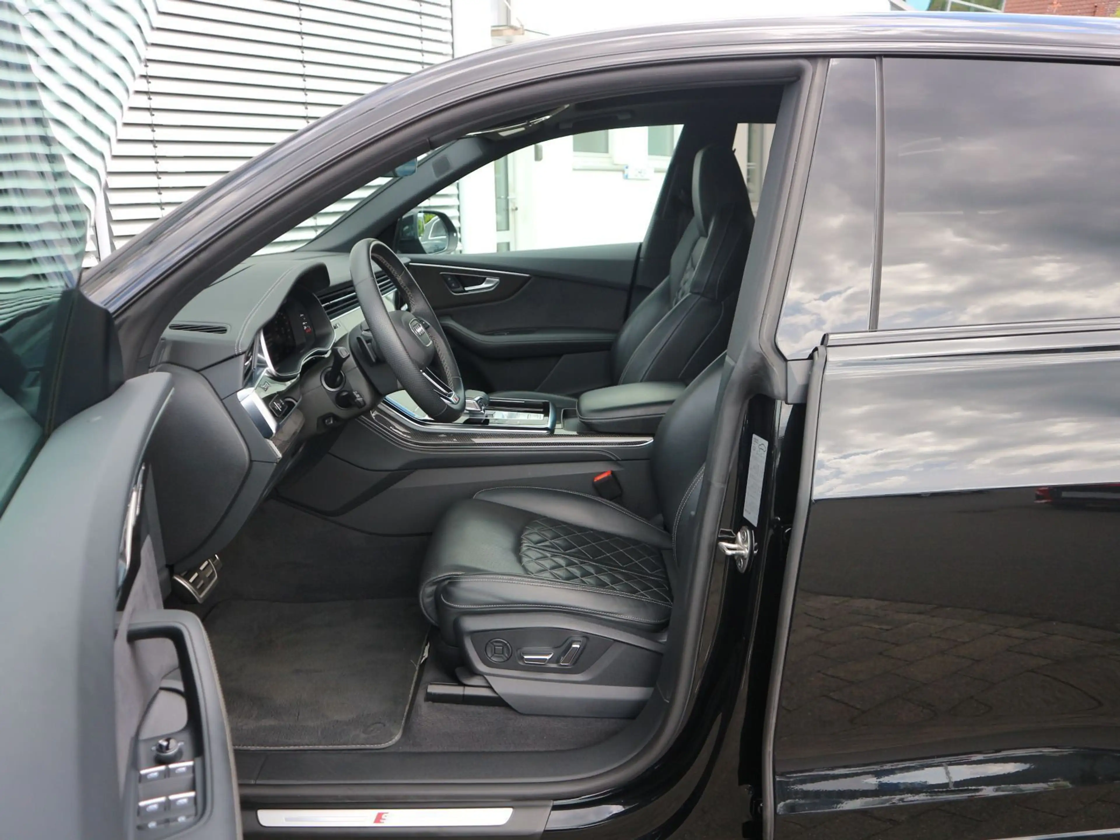 Audi SQ8 4.0 TFSI quattro AHK*PANO*B&O*HUD*ACC*CARPLA — photo 10